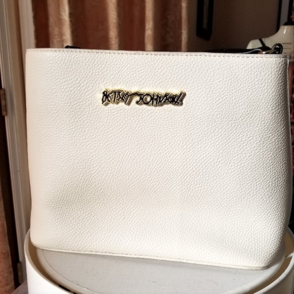 BETSEY JOHNSON | Beautiful Soft Leather Shoulder Bag Purse | Cream